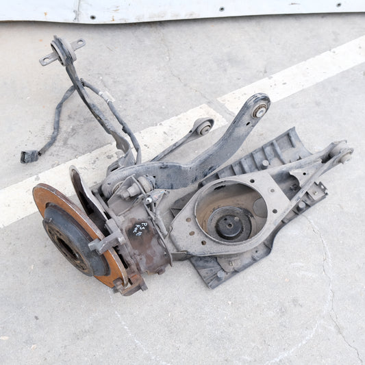 2611936 MOZZO MONTANTE FUSELLO POSTERIORE SX FORD FOCUS IV 1.5 TDCI bx60