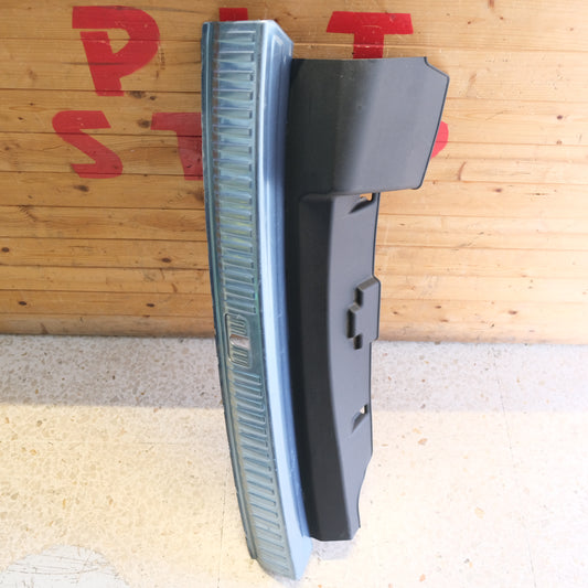 4M8864483A RIVESTIMENTO POSTERIORE BATTIVALIGIA BATTICOFANO AUDI Q8 2018> bx51