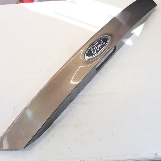 bm51-a43404-aew FASCIA APERTURA PORTELLONE POST. FORD FOCUS BERLINA 2011/2014 12G