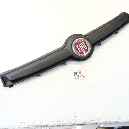 735520656 GRIGLIA CON LOGO MASCHERINA CENTRALE PARAURTI FIAT PANDA 12> 12G
