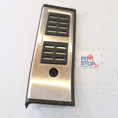 80b864777 PLASTICA PEDANA INTERNA POGGIA PIEDE AUDI Q5 2017> 10G