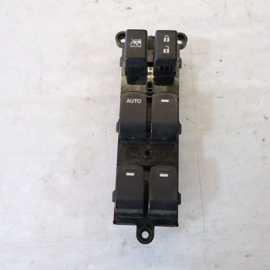 3799061M01000 PULSANTIERA ANTERIORE SINISTRA SUZUKI S-CROSS Serie 2015 10g