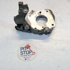 9811331380 SUPPORTO STAFFA POMPA COMMON RAIL FORD FOCUS 1.5 TDCI MK4 2018>