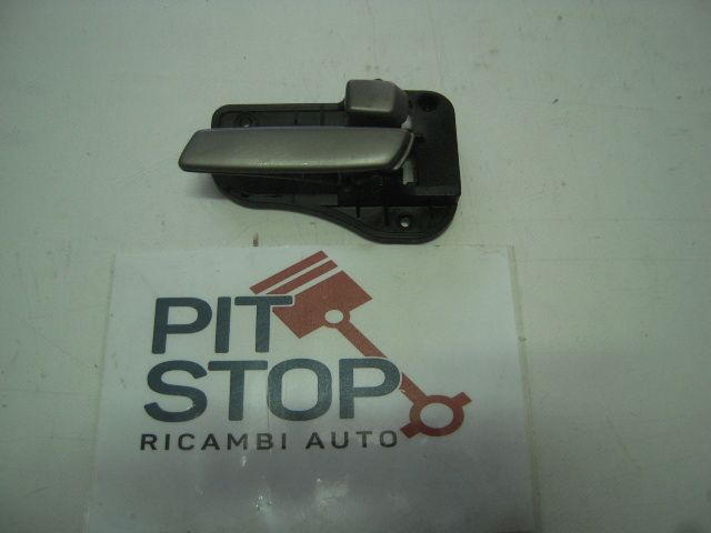 Maniglia interna Anteriore Destra - Kia Carens 2è Serie - Pit Stop Ricambi Auto