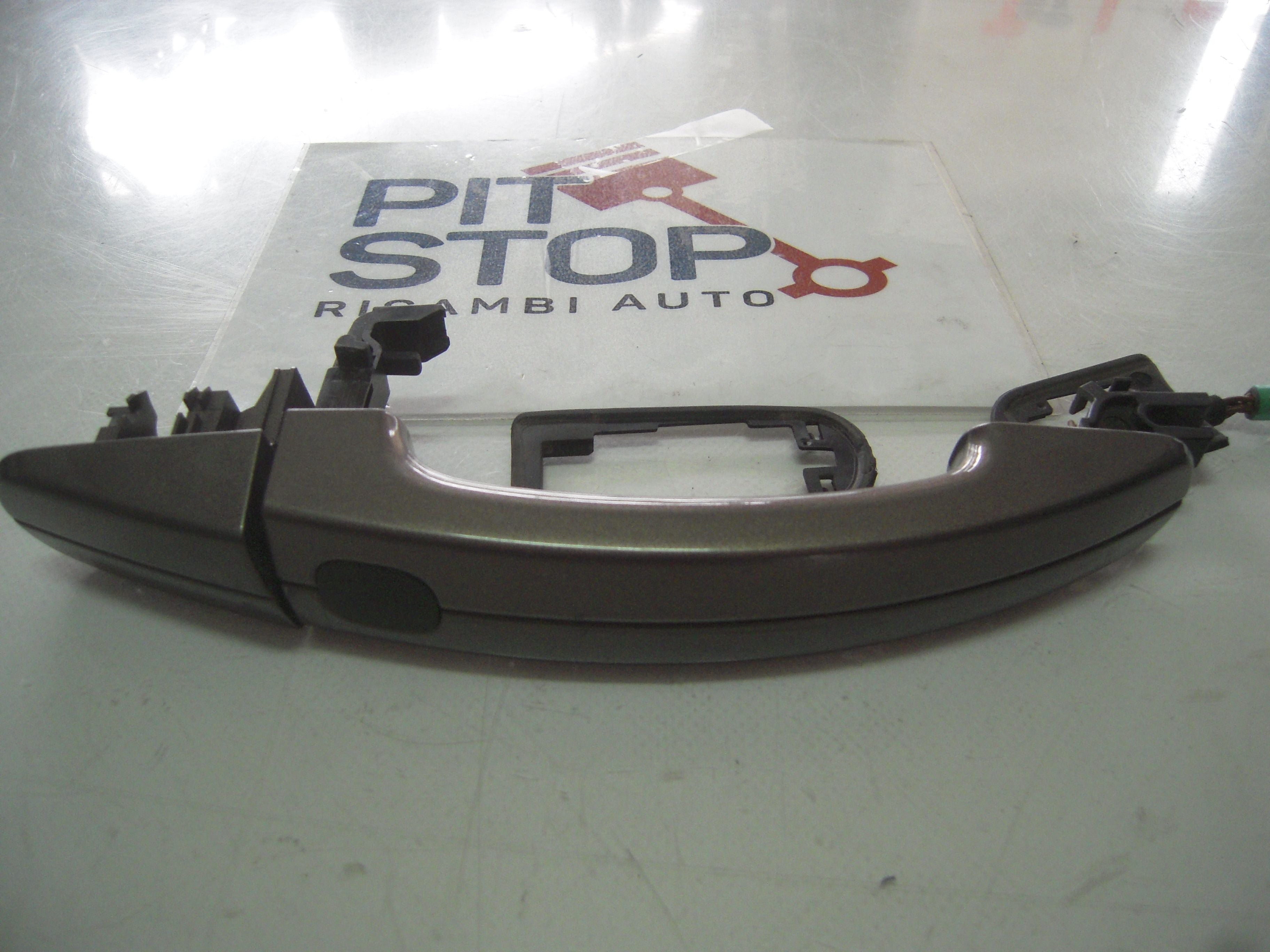 Maniglia esterna Anteriore Destra - Ford Focus S. Wagon 5è Serie - Pit Stop Ricambi Auto