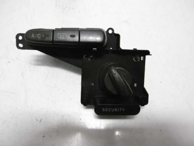 Pulsante luci di emergenza - Toyota Yaris Serie (03>05) - Pit Stop Ricambi Auto