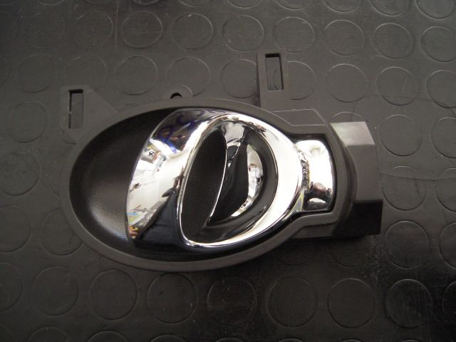 Maniglia interna Posteriore Sinistra - Nissan Juke 1è Serie - Pit Stop Ricambi Auto