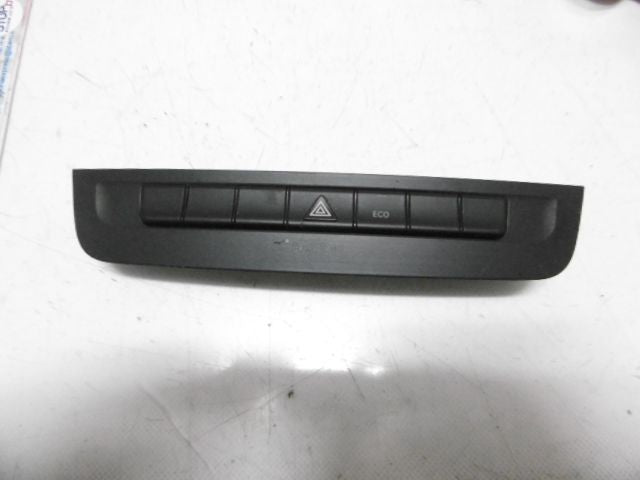 Pulsante luci di emergenza - Mercedes Classe A Serie (w176) (12>18) - Pit Stop Ricambi Auto