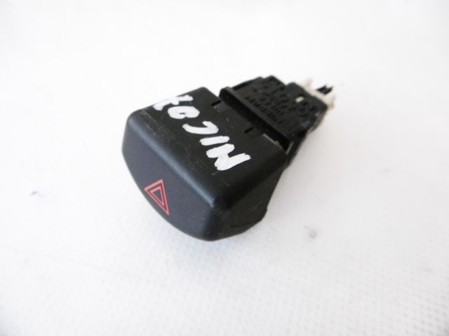 Pulsante luci di emergenza - Nissan Micra 5è Serie - Pit Stop Ricambi Auto