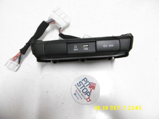 Interfaccia presa USB/ingresso AUX - Kia Stonic Serie (17>) - Pit Stop Ricambi Auto