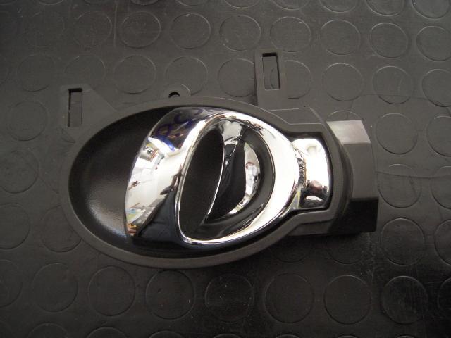 Maniglia interna Posteriore Sinistra - Nissan Juke 1è Serie - Pit Stop Ricambi Auto