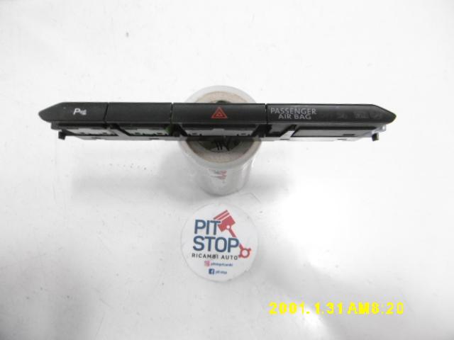 Pulsante luci di emergenza - Volkswagen Passat Variant 5è Serie - Pit Stop Ricambi Auto