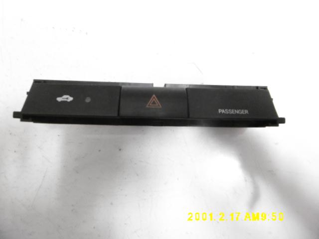 Pulsante luci di emergenza - Toyota Corolla Verso 2è Serie - Pit Stop Ricambi Auto