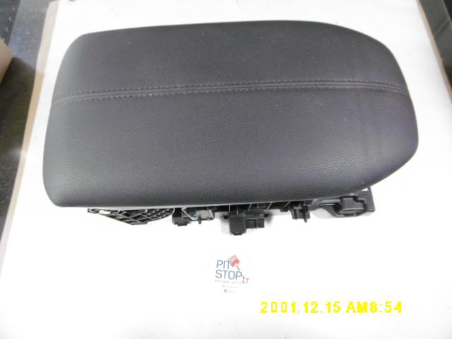 Bracciolo centrale - Toyota Rav4 Serie (18>) - Pit Stop Ricambi Auto