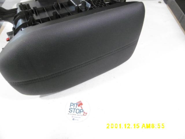 Bracciolo centrale - Toyota Rav4 Serie (18>) - Pit Stop Ricambi Auto