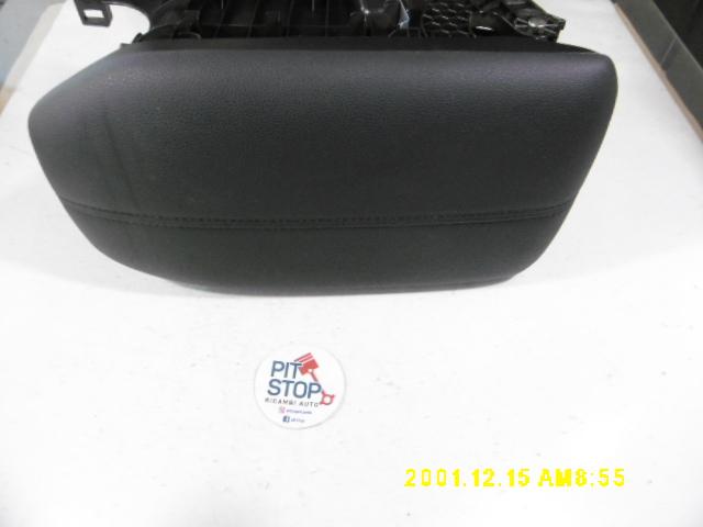 Bracciolo centrale - Toyota Rav4 Serie (18>) - Pit Stop Ricambi Auto