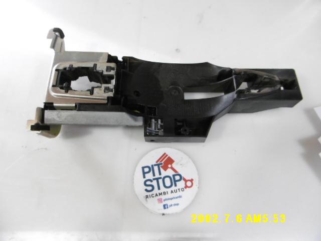 Supporto maniglia Anteriore Sinistra - Renault Kadjar Serie - Pit Stop Ricambi Auto