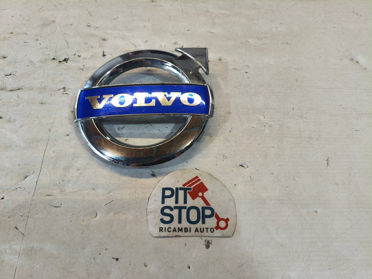 31214623 LOGO STEMMA EMBLEMA PARAURTI ANTERIORE VOLVO XC70 S60 2007-2016 10G