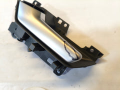 8B3837019 MANIGLIA INTERNA ANTERIORE SINISTRA AUDI A5 B10 AVANT 2024> 12G