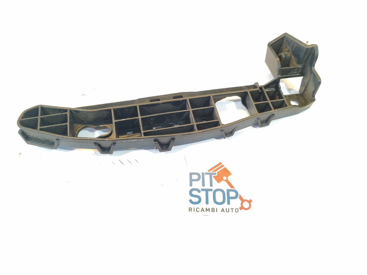 9823232680 STAFFA SUPPORTO PARAURTI POSTERIORE SINISTRO PEUGEOT 208 2019> BX45