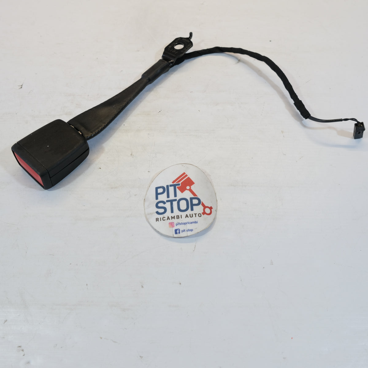 81A857755B ATTACCO FIBBIA CINTURA ANTERIORE DESTRA AUDI Q2 2016> 12S