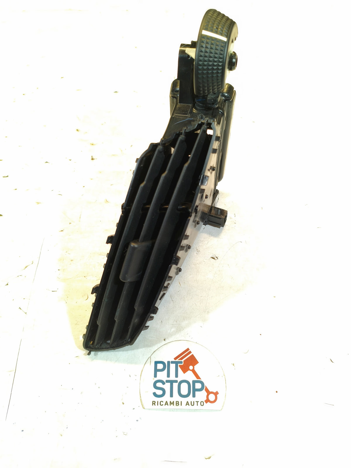 BOCCHETTA ARIA CONOSOLE CENTRALE DESTRA FORD FOCUS/C-MAX  2015-2018 12S