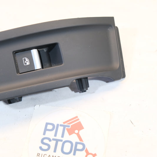 80a959515 PULSANTE RIVESTIMENTO ALZAVETRO POST. SINISTRO AUDI Q5 2017> 10G