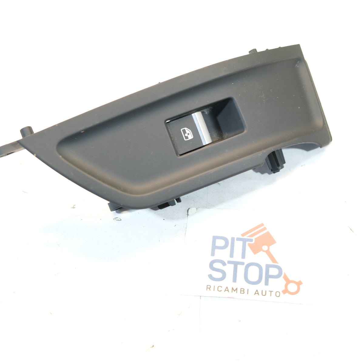 80a959515 PULSANTE RIVESTIMENTO ALZAVETRO POST. SINISTRO AUDI Q5 2017> 10G