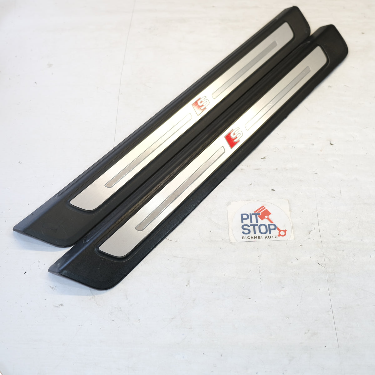 80a947418c 80a947417c BATTITACCO SX DX GUIDA S-LINE AUDI Q5 FYB 2017> 10S