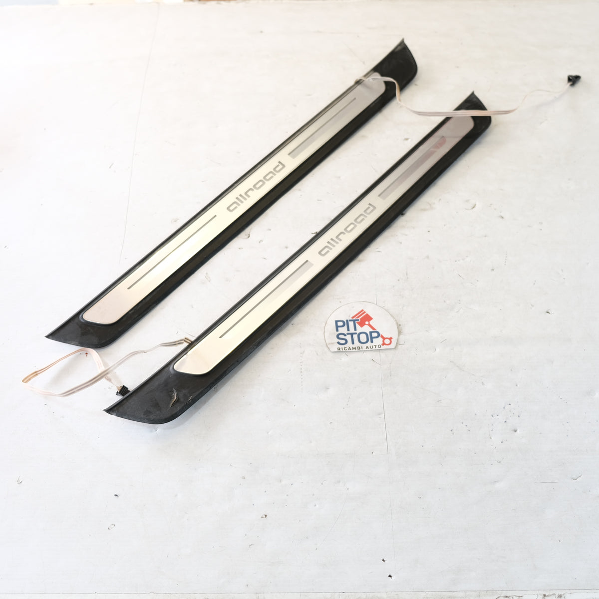 4k9947406 4k9947405 BATTITACCO LUMINOSO AUDI A6 C8 ALLROAD 2018> 10S