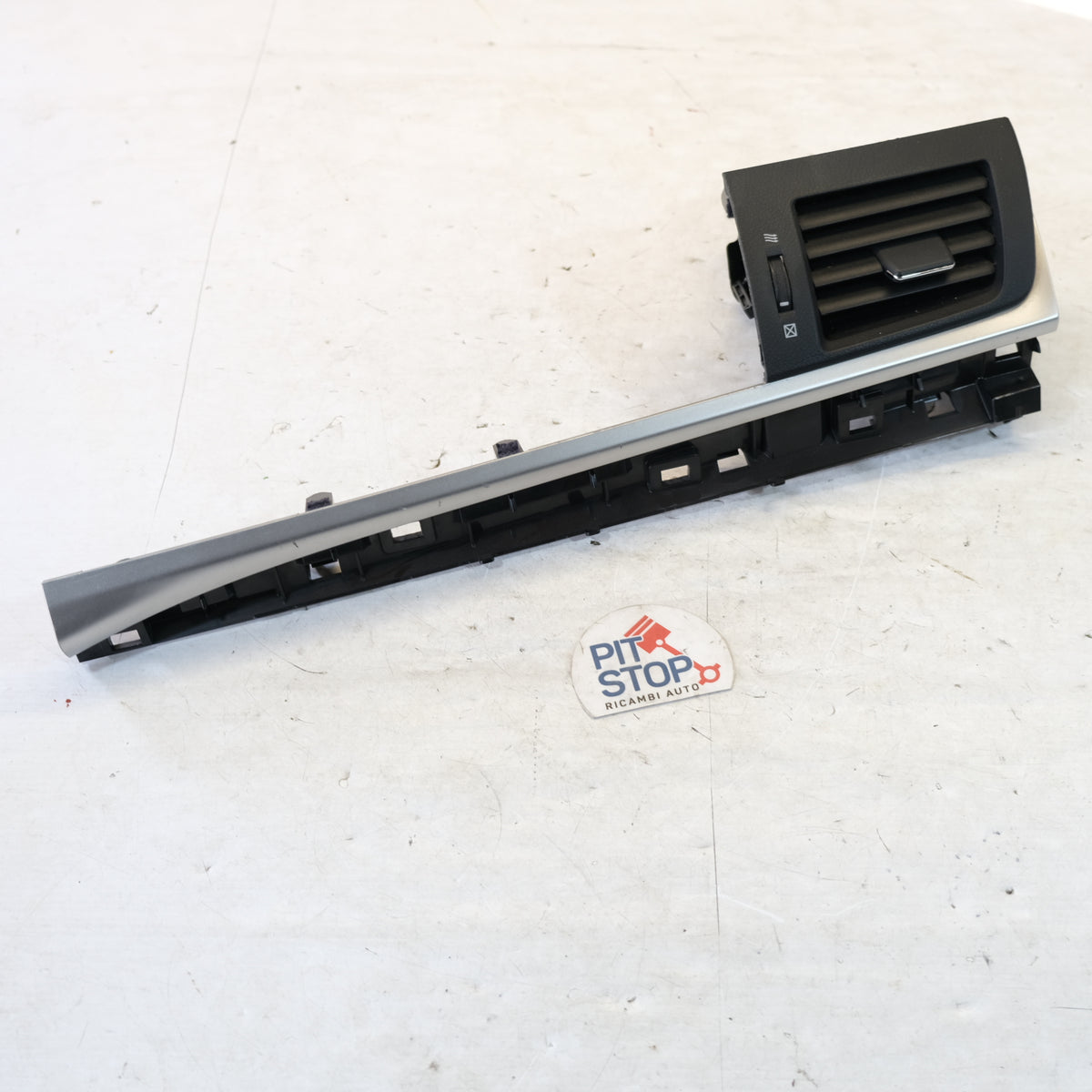 55660-76010 BOCCHETTA ARIA AREAZIONE DX DESTRA LEXUS CT 200H 2011> 12S