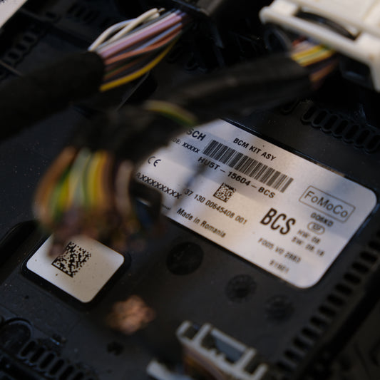 hu5t-15604-bcs SCATOLA PORTA FUSIBILI FORD EcoSport Serie 2019 M1JU benzina 998 12S