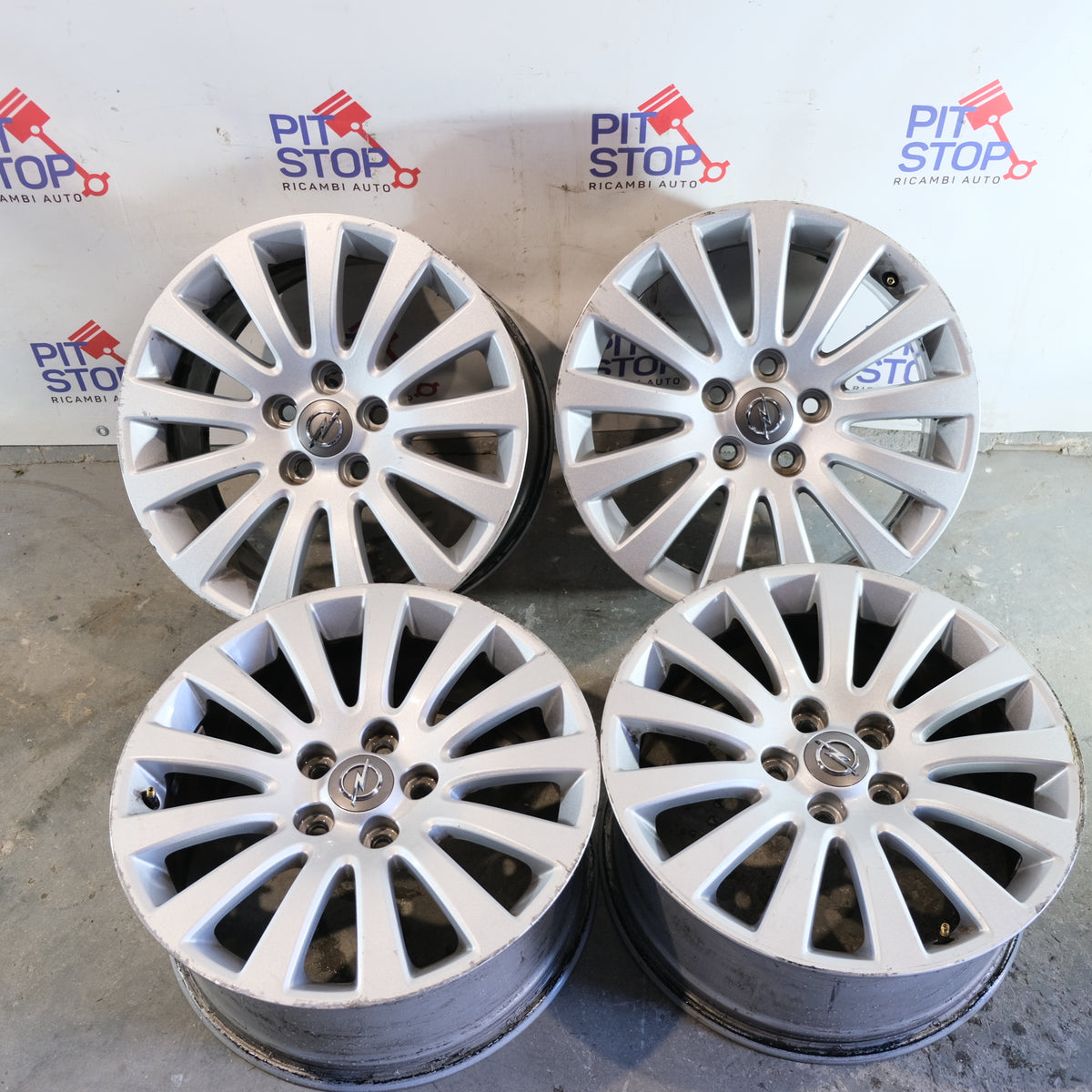13235012 SET 4 CERCHI IN LEGA DA 18 POLLICI 5 FORI 18X8J H2 ET 42 OPEL INSIGNIA 51