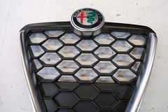 156109980 SCUDETTO SCUDO GRIGLIA PARAURTI LOGO ALFA ROMEO GIULIETTA 2018 12SBAN