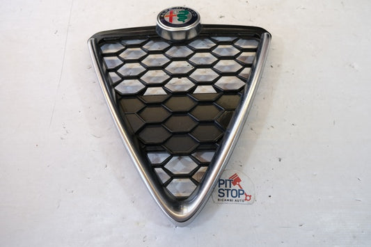 156109980 SCUDETTO SCUDO GRIGLIA PARAURTI LOGO ALFA ROMEO GIULIETTA 2018 12SBAN
