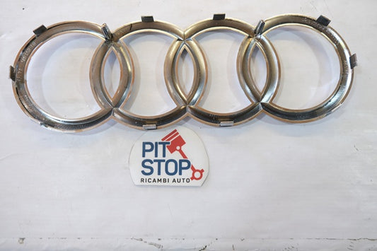 4KE853605 STEMMA FREGIO LOGO EMBLEMA PARAURTI ANTERIORE AUDI Q3 FJB 10g