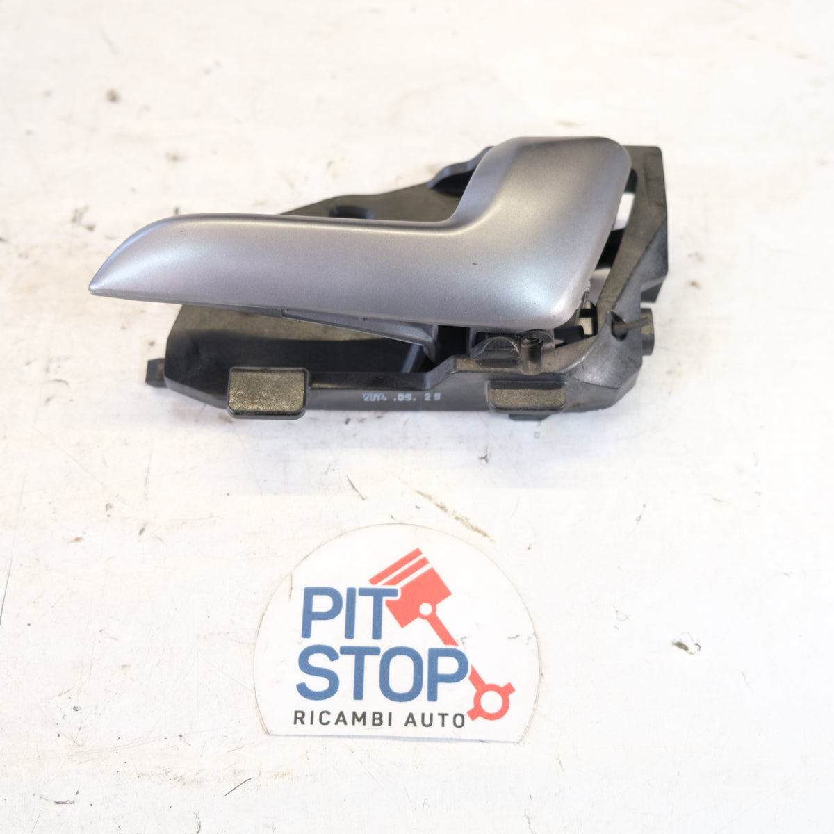 83620-1W010 MANIGLIA INTERNA PORTA ANTERIORE / POSTERIORE DESTRA KIA RIO 2011/2017 12g