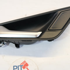 81A837019B MANIGLIA INTERNA POSTERIORE SINISTRA AUDI Q2 (GAB) 2016> 12g