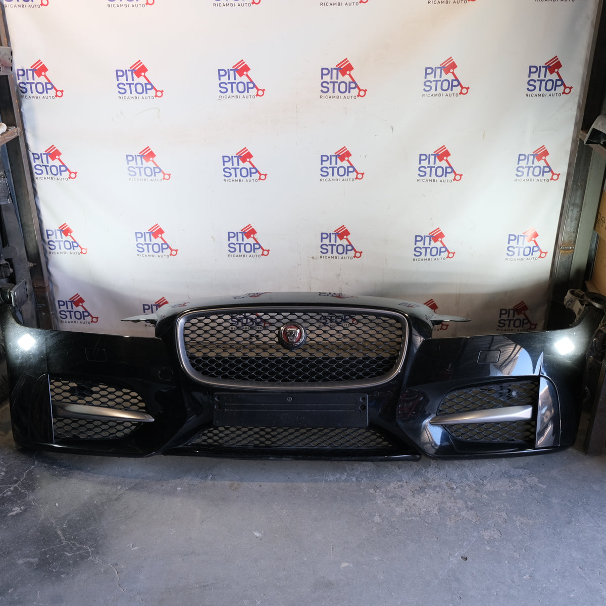 T2H7033LML PARAURTI ANTERIORE COMPLETO JAGUAR XE R-DYNAMIC 2018 BX51