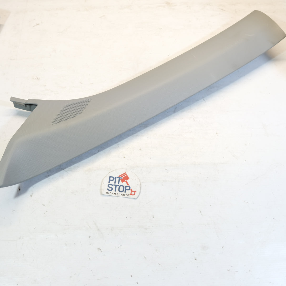 81a867233 MONTANTE RIVESTIMENTO SINISTRO AUDI Q2 2016> 10S