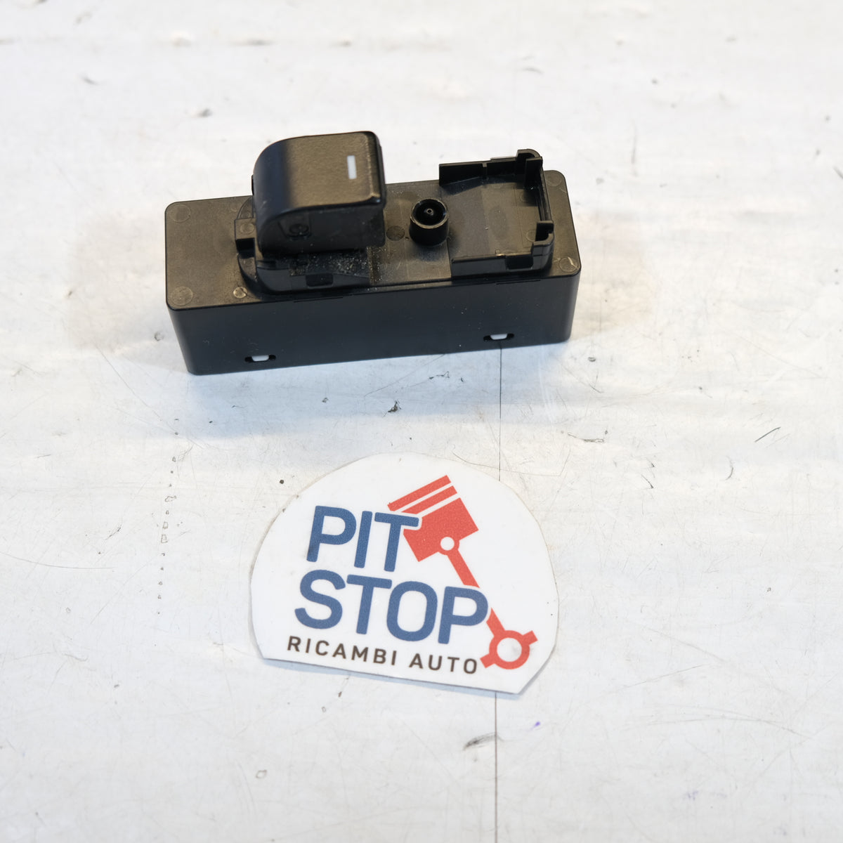 kd4766380 INTERRUTTORE PULSANTE ALZAVETRO POSTERIORE SX MAZDA CX-5 2012> 10G