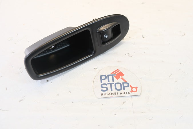 7355551570 735521261 INTERRUTTORE PULSANTE ALZAVETRO POSTERIORE FIAT 500L 10g