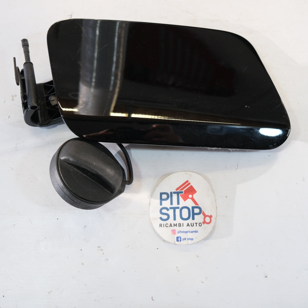 SPORTELLINO CARBURANTE TAPPO BENZINA AUDI Q2 2016> 12S