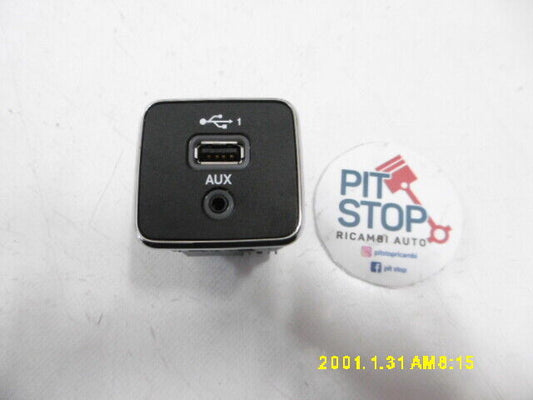 5xg28dx9ac 5XG28DX9AD INTERFACE USB SOCKET/AUX INPUT JEEP 831312