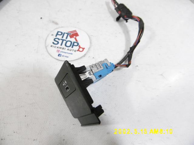 Porta USB - Bmw Serie 1 F40 (19>) - Pit Stop Ricambi Auto